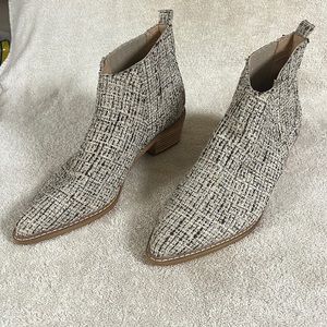 Mi.Mi Tweed Fabric Print ankle booties women’s size 10